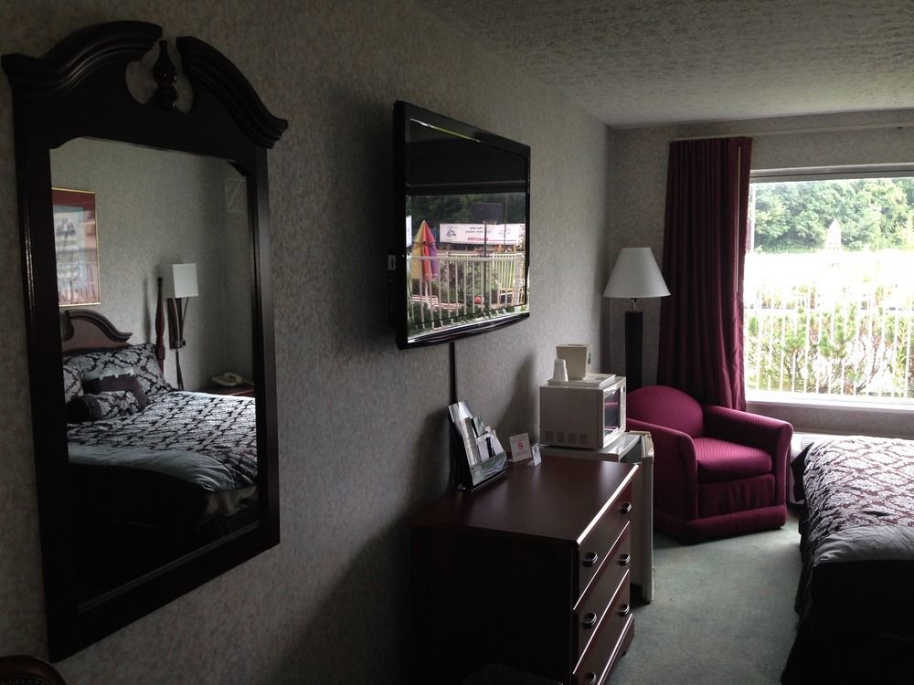 Williamstown Super 6 Inn & Suites المظهر الخارجي الصورة
